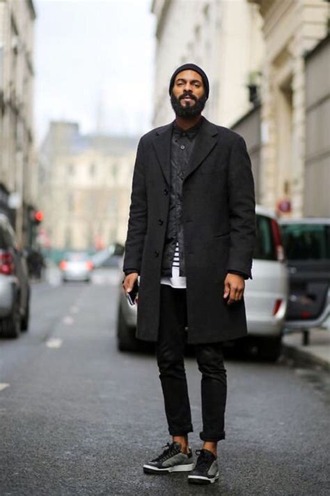 Как носить пальто с кроссовками: модные советы для мужчин
