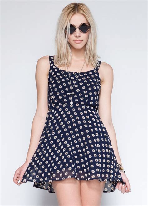 Sleeveless Baby Doll Dress Featuring White Daisy Print And Invisible