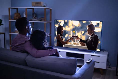 10 Creative Ideas For Your Next Movie Date Night At Home