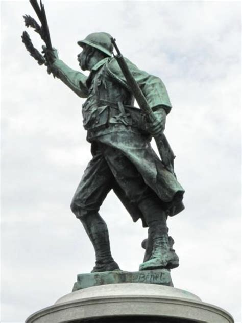 Poilu Victorieux Monument Aux Morts 1914 18 Troisvilles