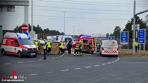 Nö Tragischer Verkehrsunfall auf der B11 Wiener Neudorf ein