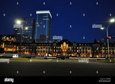 Tokyo station night view Stock Photo - Alamy