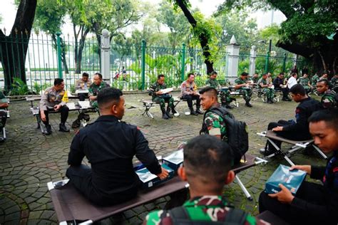 Apresiasi Tinggi Kapolri Dan Panglima Tni Makan Siang Bersama Personel