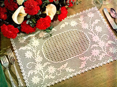 Embossed Daisy Placemat Free Filet Crochet Pattern - Vintage Crafts and More