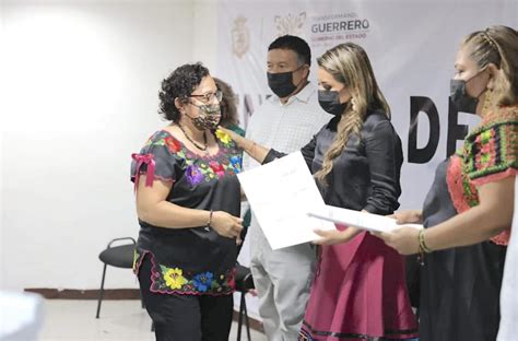 Entrega Evelyn Salgado Escrituras A Familias De Cuatro Colonias De