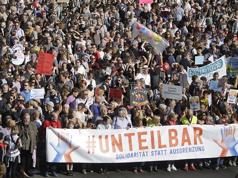 Grossdemonstration In Berlin Gegen Rassismus International Bote Der