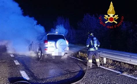 Vercelli Incendio Di Un Auto Sullautostrada A4 Foto