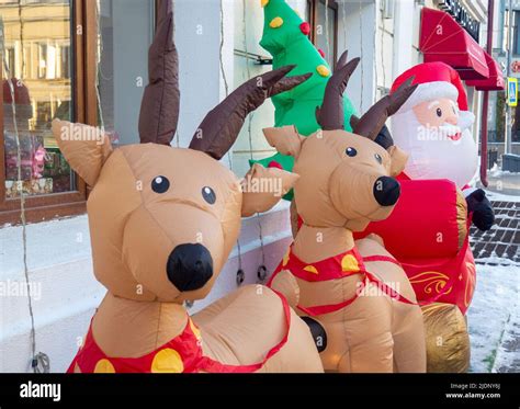 Aufblasbar Auf Rasen Fotos Und Bildmaterial In Hoher Aufl Sung Alamy