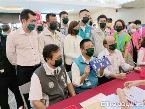 盼72年首度執政 鄭文燦柯建銘陪徐定禎登記參選苗栗縣長 Ettoday政治新聞 Ettoday新聞雲