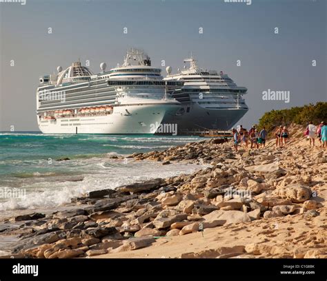 Grand turk cruise port hi-res stock photography and images - Alamy