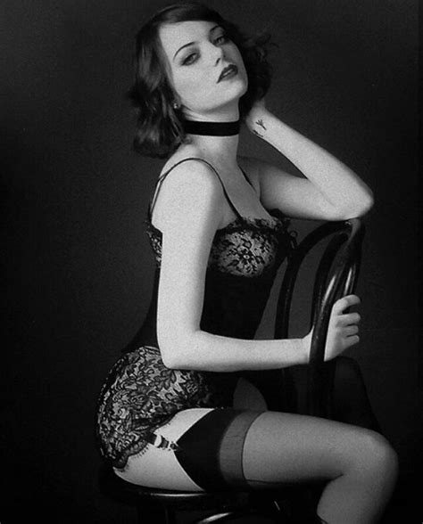 Top Emma Stone Hot Sexy Bikini Swimsuit Photos