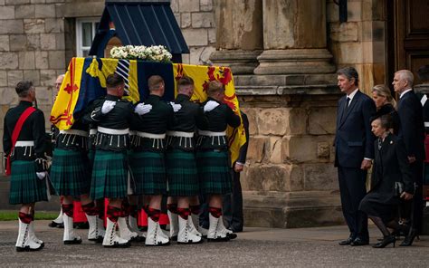 En direct Mort d Elisabeth II le cercueil de la reine à Buckingham