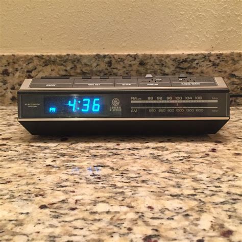 Vntg General Electric Ge Digital Am Fm Alarm Clock Radio 7 4642a Neon