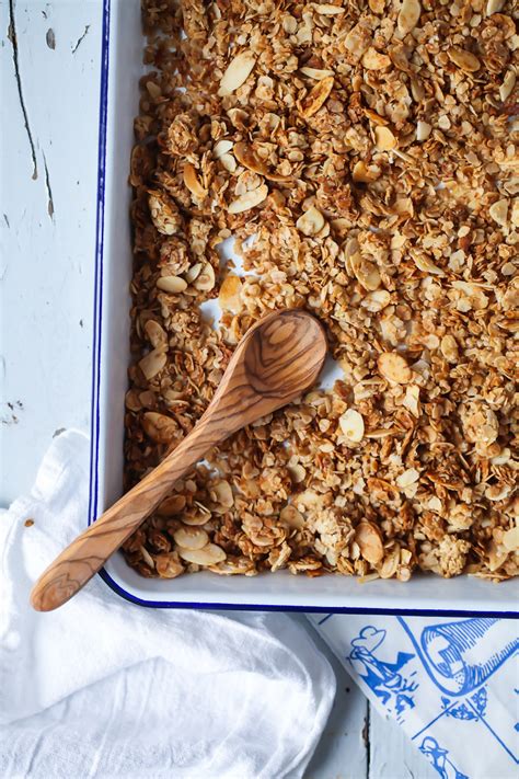 Ein Rezept für Honig Mandel Granola Zucker Zimt und Liebe