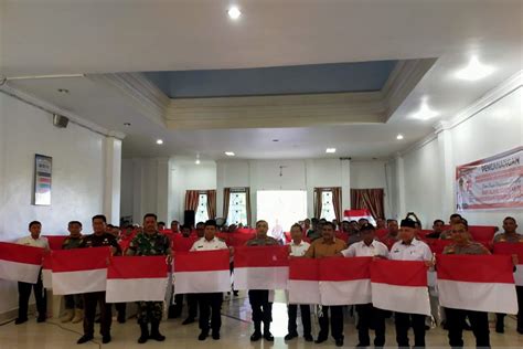 Sambut HUT RI Pemkab Abdya Bagikan 22 100 Bendera Merah Putih ANTARA