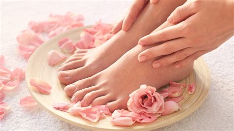 Tacchi Screpolati Ecco Come Fare Una Pedicure A Casa Oncu Care