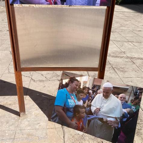 Palermo Divelta Una Foto Di Papa Francesco In Visita Alla Casa Del