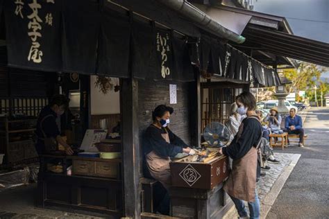 「コロナ禍の経営は“京都の餅屋”に学べ」─米紙が注目する「日本の老舗」の生存戦術 日本は実は“老舗大国”だった！ クーリエ・ジャポン