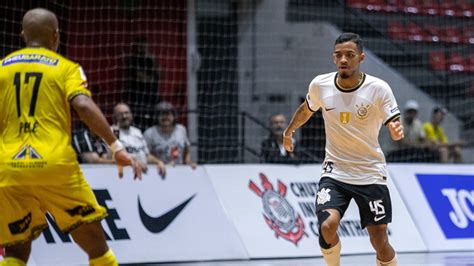 Atletas do Corinthians celebram convocação para Seleção de Futsal Sub