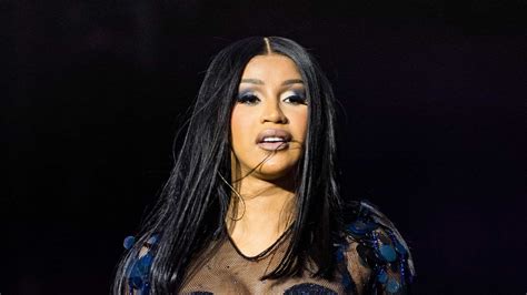 Microfone Que Cardi B Jogou Em F Leiloado E J Recebe Lance De Mais