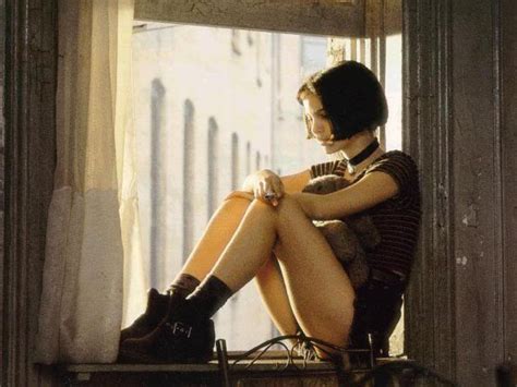 Natalie Portman In Leon 1994 Natalie Portman Leon Jean Reno 90s Movies Movie Tv Cult