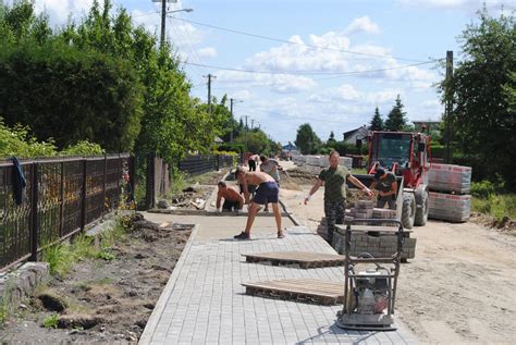 Remont Drogi Konieczno Modrzewie W Gminie W Oszczowa Buduj Chodnik