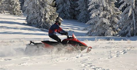 SNOWMOBILING Maine? 10 Things to Know! 2024 -Maineterrain