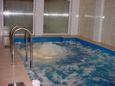 Бассейн с водным аттракционом №2002 - Вода 2000