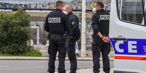 Paris trois policiers blessés dans une intervention un sans abri tué