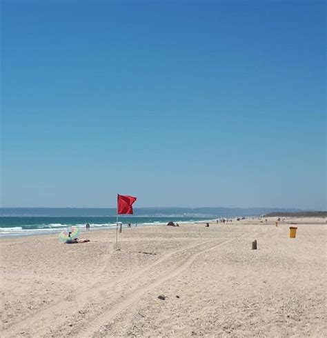 El Ayuntamiento De Barbate C Diz Proh Be El Ba O En Una Playa De