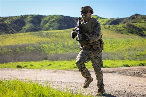 Dvids Images 2nd Battalion 1st Marines Conduct A Simulated Air Assault Raid Image 9 Of 11