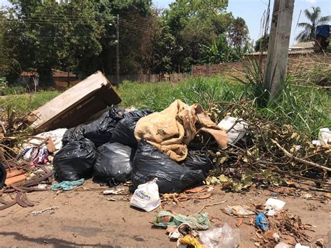 Moradores reclamam da falta de coleta de lixo em Aparecida de Goiânia