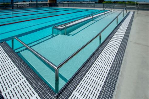 Piscinas con rampa de entrada puntos clave para su instalación