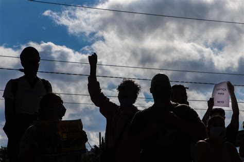 Após assassinato de João Alberto rede Carrefour enfrenta segundo dia