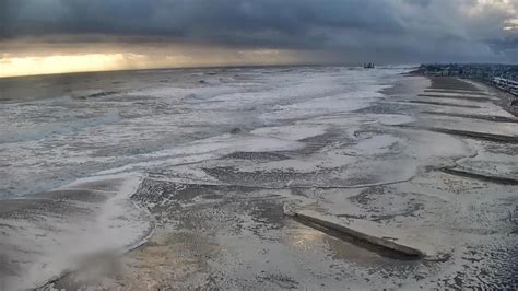 Hampton Beach Residents Allowed Home After Waves Overtake Homes