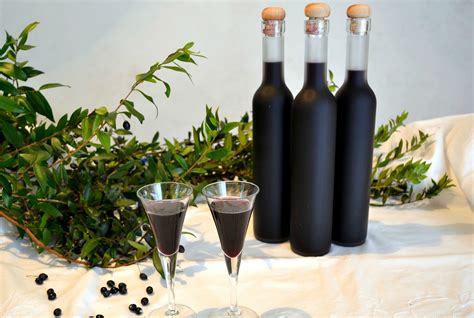 Come fare in casa il liquore di mirto uno dei digestivi sardi più