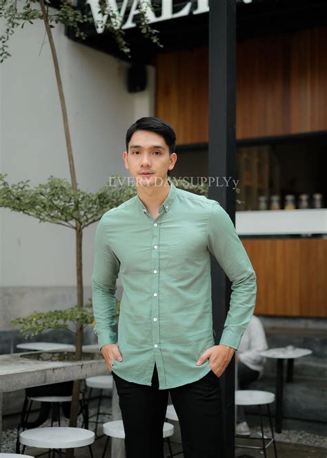 Kemeja Polos Pria Lengan Panjang Warna Hijau Sage Sage Green Hijau Mint