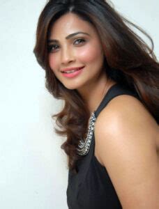 Daisy Shah Hot Photos Pics New Images Wallpapers