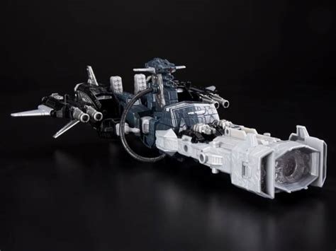 Voyager Class Galactic Man Shockwave Grey Exclusive Transformers