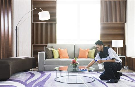 perbedaan cleaning service  housekeeping hes cleaning