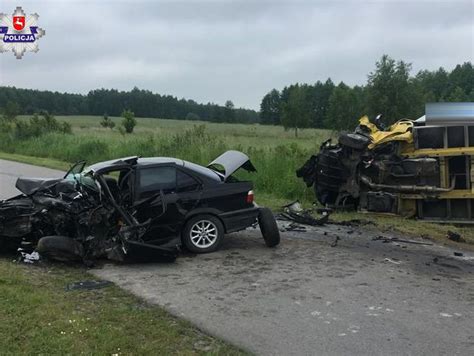 Czo Owe Zderzenie Bmw I Busa Nie Yje Letni Kierowca Tr Jka Jego