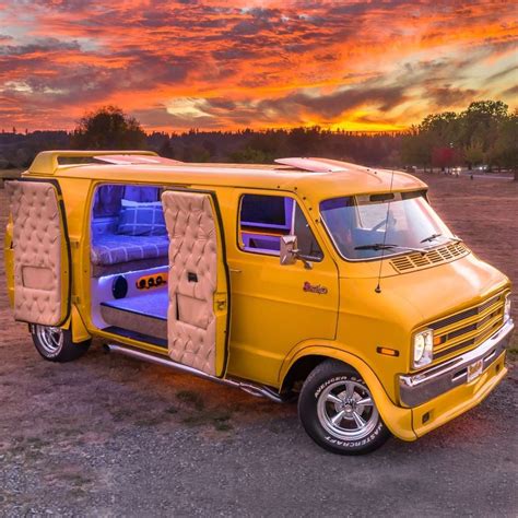 This Yellow Dodge Van's Interior Gives an 80s Vibe for When You’re Feeling Nostalgic - autoevolution