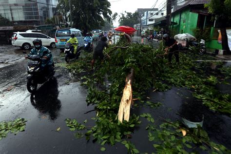 Cuaca Riau Mei Bmkg Waspada Hujan Disertai Petir Dan Angin Kencang