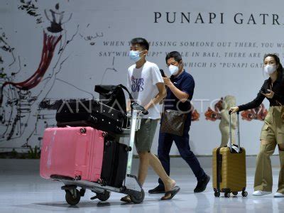 Penumpang Pesawat Bandara I Gusti Ngurah Rai Antara Foto