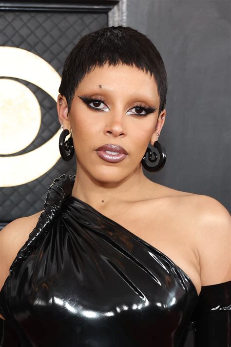 Doja Cats Pixie Cut At The Grammys 2023 Popsugar Beauty