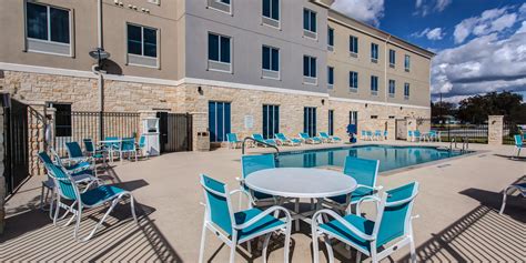 Hotel in Gatesville, TX | Holiday Inn Express & Suites Gatesville - N ...