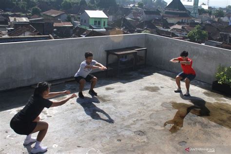 Cegah Penularan COVID 19 Atlet Sepeda Berlatih Di Dalam Ruangan