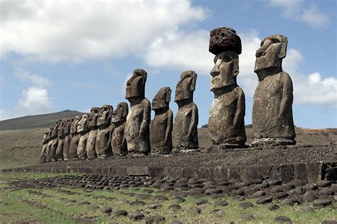 The Moai of Easter Island — On Verticality