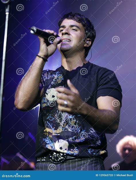 Luis Fonsi Performs in Concert Editorial Image - Image of fonsi, rock ...