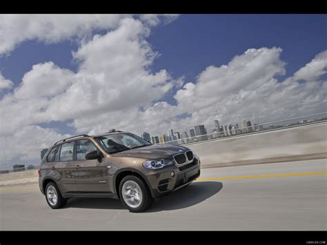 2011 Bmw X5 Xdrive35i Front Right Quarter View Caricos